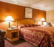 Bedroom 3 Relax Inn Saint Charles