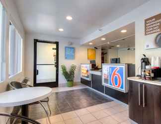 Lobby 2 Motel 6 Oceanside, CA