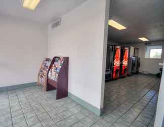 Lobby 2 Motel 6 Alamogordo, NM