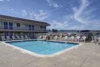 Swimming Pool Motel 6 Casper