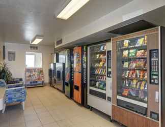 Lobby 2 Motel 6 Casper