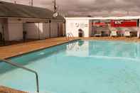 Swimming Pool Motel 6 Fayetteville, AR