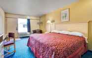 Bedroom 4 Days Inn by Wyndham Louisville Airport Fair and Expo Center