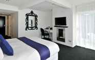 Kamar Tidur 4 Black Swan Lakeside Boutique Hotel