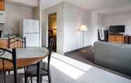 Bedroom 7 Econo Lodge Inn & Suites Canandaigua