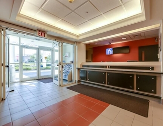 Lobby 2 Motel 6 Mississauga, ON - Toronto