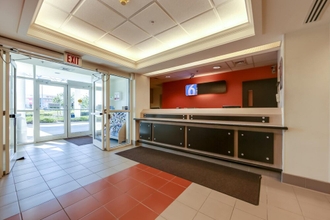 Lobby 4 Motel 6 Mississauga, ON - Toronto