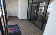 Lobby 5 Motel 6 Winslow, AZ