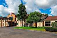 Exterior Seasons Inn Traverse City