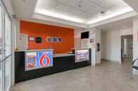 Lobby Motel 6 San Antonio, TX - Downtown - Alamo Dome