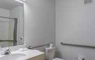 In-room Bathroom 4 Motel 6 Redmond, OR