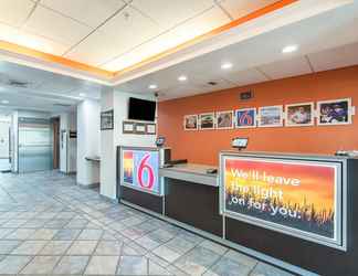 Lobby 2 Motel 6 Junction City, KS