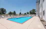 Swimming Pool 2 Motel 6 Junction City, KS