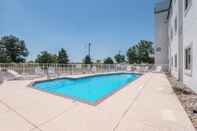 Swimming Pool Motel 6 Junction City, KS