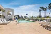 Swimming Pool Motel 6 Newnan, GA