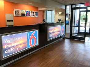 Lobby 4 Motel 6 Newnan, GA