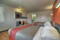 Bedroom Motel 6 Lima, OH