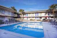 Swimming Pool North Charleston Lodge