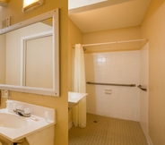 ห้องน้ำภายในห้อง 2 Haven Inn & Suites