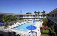 Swimming Pool 4 Motel 6 Lantana, FL