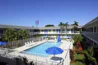 Swimming Pool Motel 6 Lantana, FL