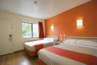 Bedroom Motel 6 Lantana, FL
