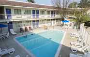 Swimming Pool 7 Motel 6 Laurel, DC - Washington Northeast