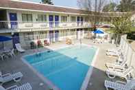 Swimming Pool Motel 6 Laurel, DC - Washington Northeast