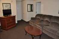 Common Space SureStay Hotel by Best Western Castro Valley