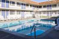 Swimming Pool Motel 6 Oroville, CA