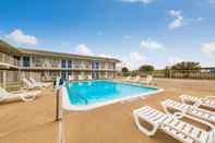 Kolam Renang Motel 6 Greenville, TX