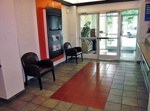 Lobby 4 Motel 6 McKinney, TX - North