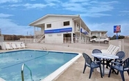 Swimming Pool 7 Motel 6 McKinney, TX - North