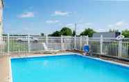 Swimming Pool 2 Motel 6 Seymour, IN - North