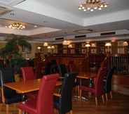 Restoran 5 Savera Hotel South Ruislip