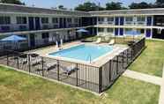 Swimming Pool 6 Motel 6 Lufkin, TX