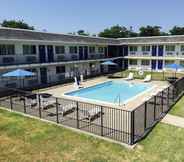 Swimming Pool 6 Motel 6 Lufkin, TX