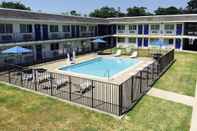 Swimming Pool Motel 6 Lufkin, TX