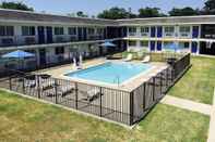 Kolam Renang Motel 6 Lufkin, TX