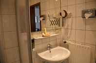 In-room Bathroom Hotel Italia