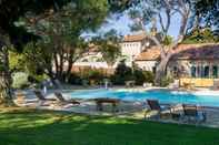 Swimming Pool Best Western Le Val Majour
