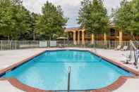 Swimming Pool Econo Lodge