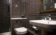 In-room Bathroom 6 De Vere Wokefield Estate