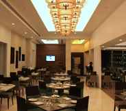 Restoran 7 Radisson Hotel Varanasi