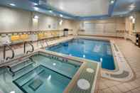 Swimming Pool Fairfield Inn and Suites by Marriott Toronto Airport