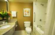 In-room Bathroom 5 Fairfield Inn and Suites by Marriott Toronto Airport