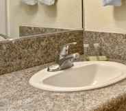 In-room Bathroom 2 Super 8 by Wyndham Las Vegas North Strip/Fremont St. Area