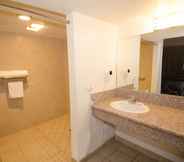 In-room Bathroom 3 Super 8 by Wyndham Las Vegas North Strip/Fremont St. Area