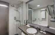 In-room Bathroom 2 Sercotel Caspe
