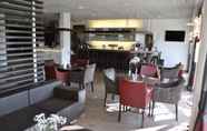 Bar, Cafe and Lounge 2 DoblerGreen Hotel